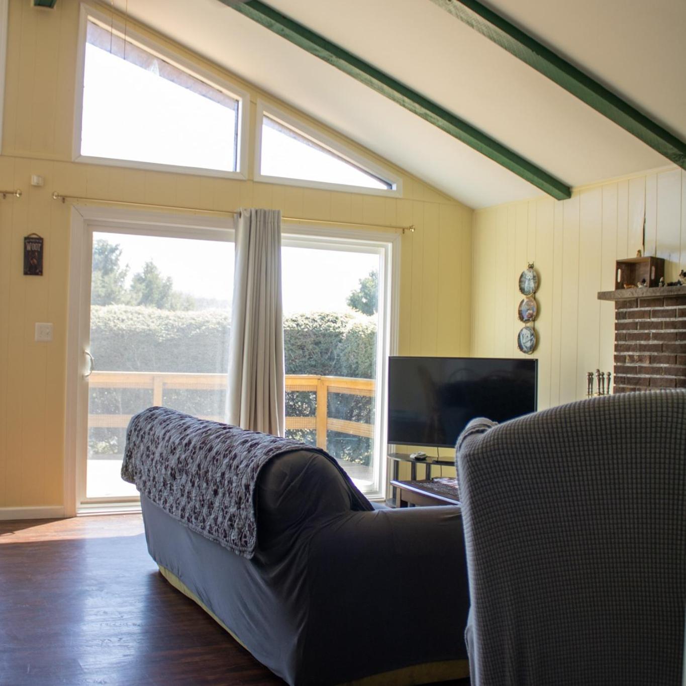 Fenced Yard Chalets From Good Dog Vacations At Big Valley Resort Sciota Exterior foto