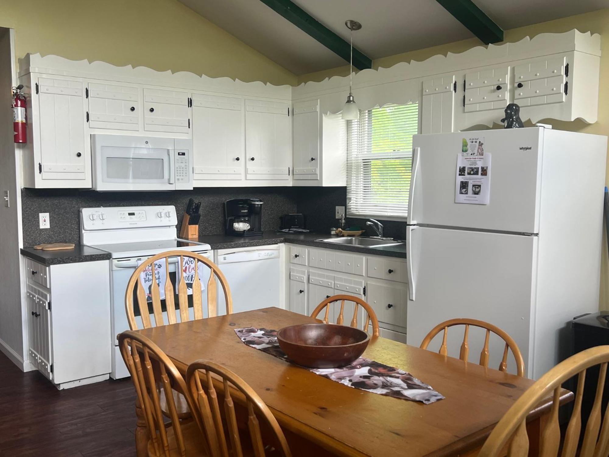 Fenced Yard Chalets From Good Dog Vacations At Big Valley Resort Sciota Exterior foto