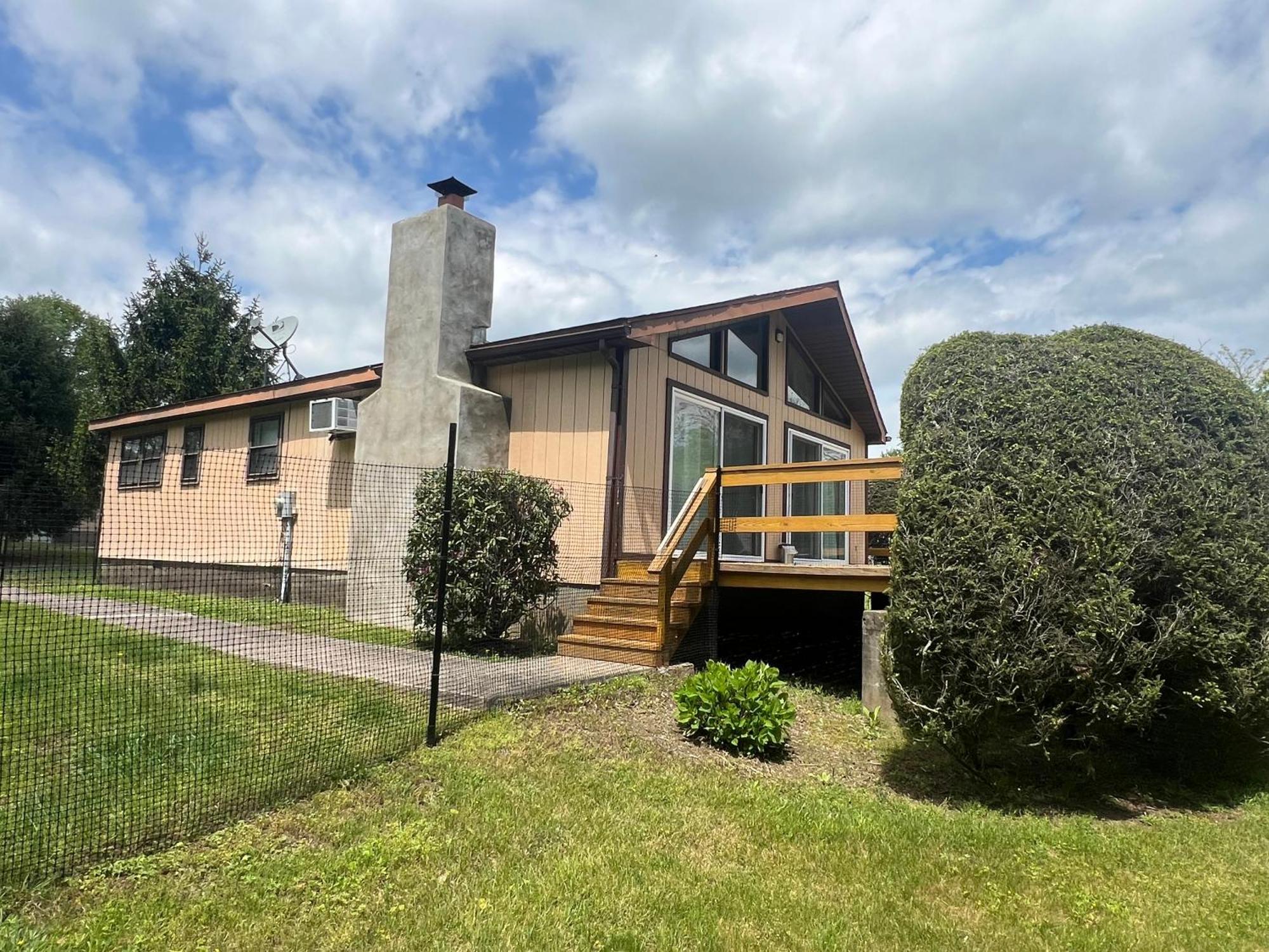 Fenced Yard Chalets From Good Dog Vacations At Big Valley Resort Sciota Exterior foto
