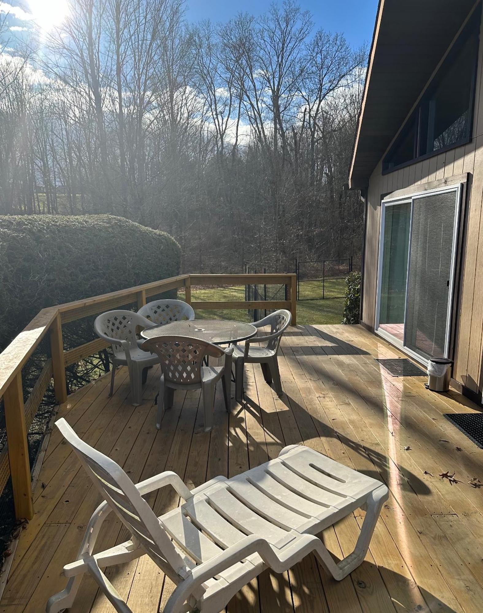 Fenced Yard Chalets From Good Dog Vacations At Big Valley Resort Sciota Exterior foto