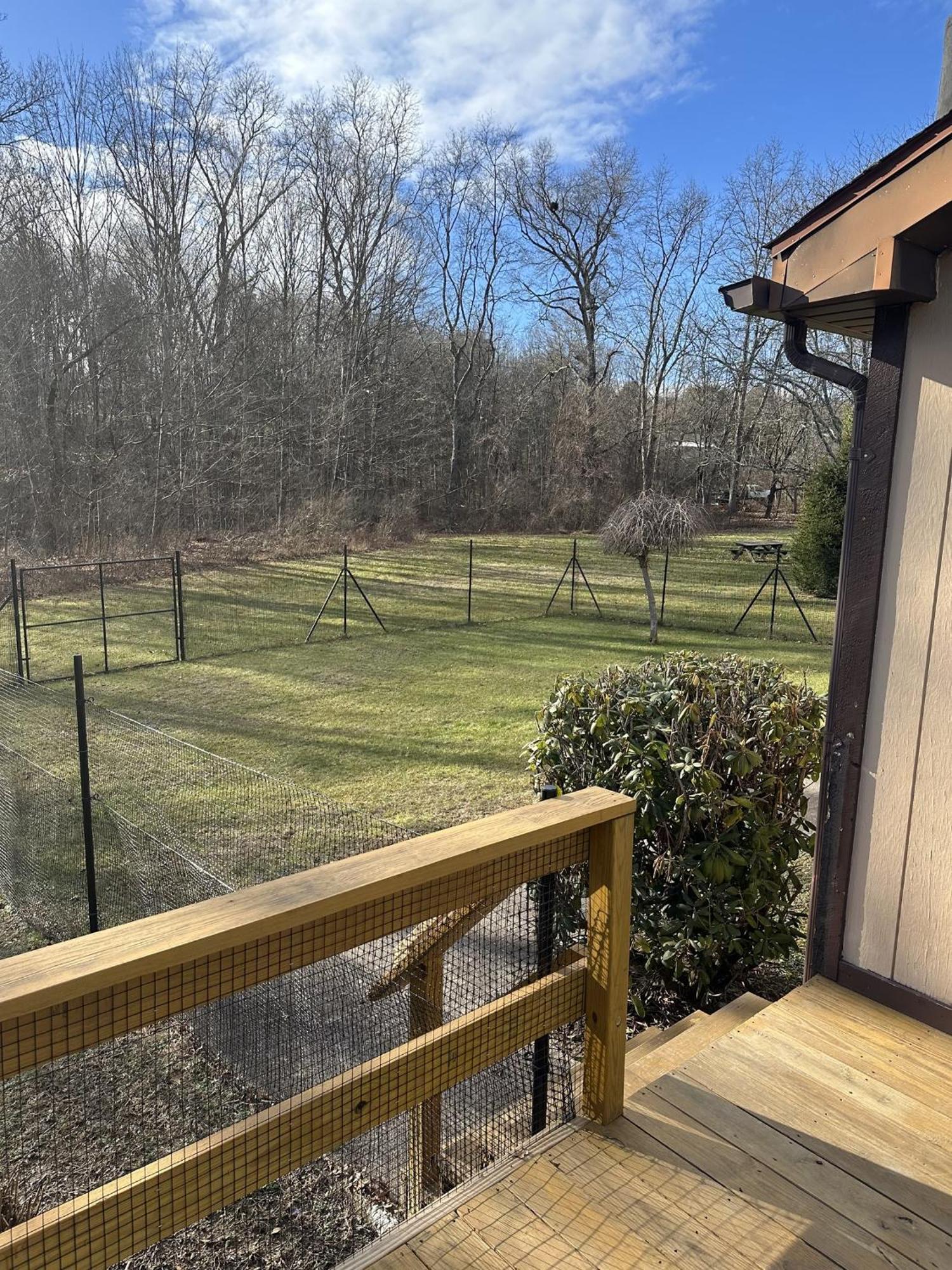 Fenced Yard Chalets From Good Dog Vacations At Big Valley Resort Sciota Exterior foto