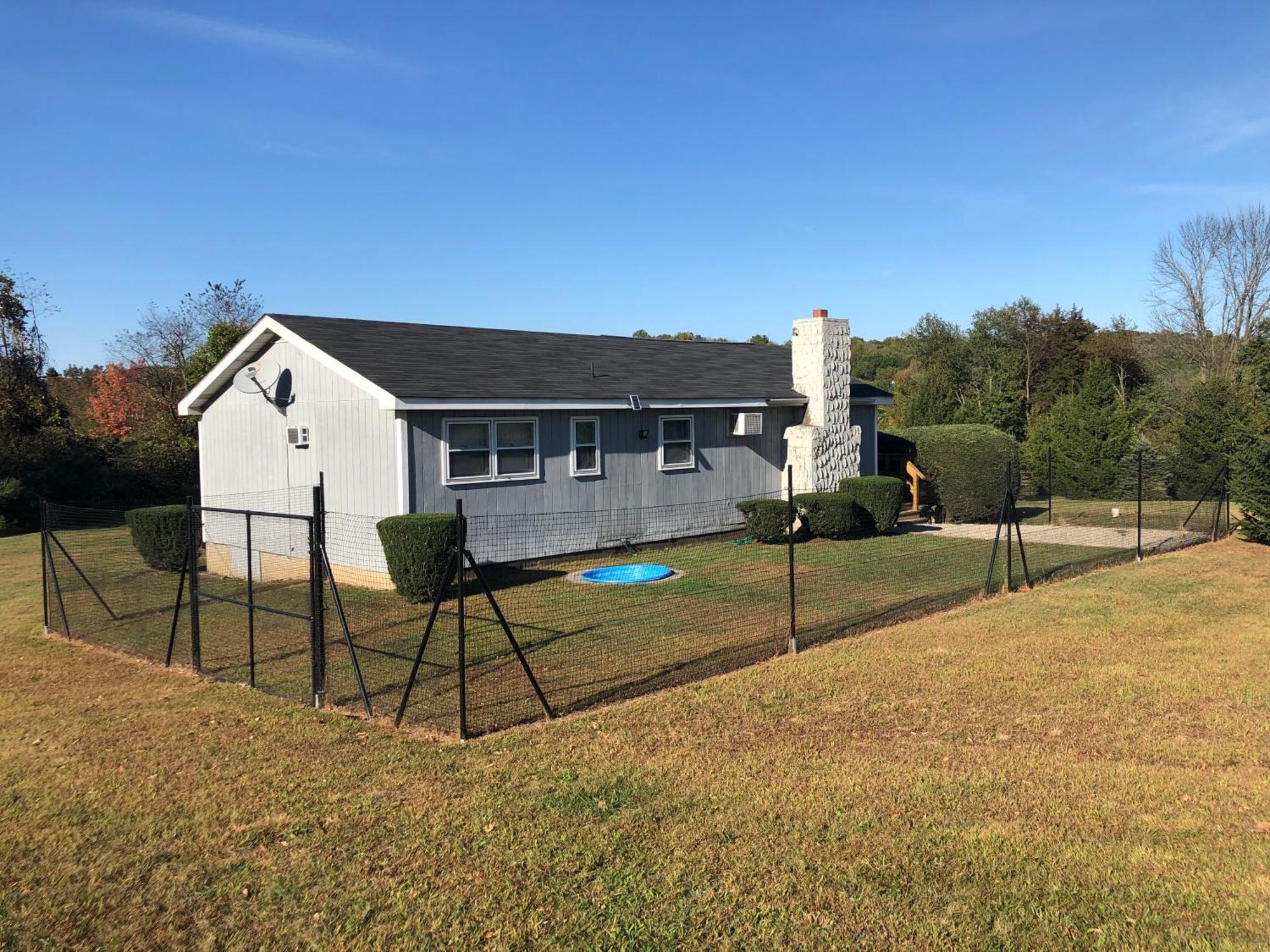Fenced Yard Chalets From Good Dog Vacations At Big Valley Resort Sciota Exterior foto